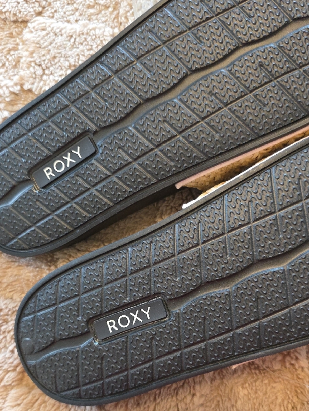 Roxy Black Slide Sandals with Natural Straw Strap - Picture 2 of 3